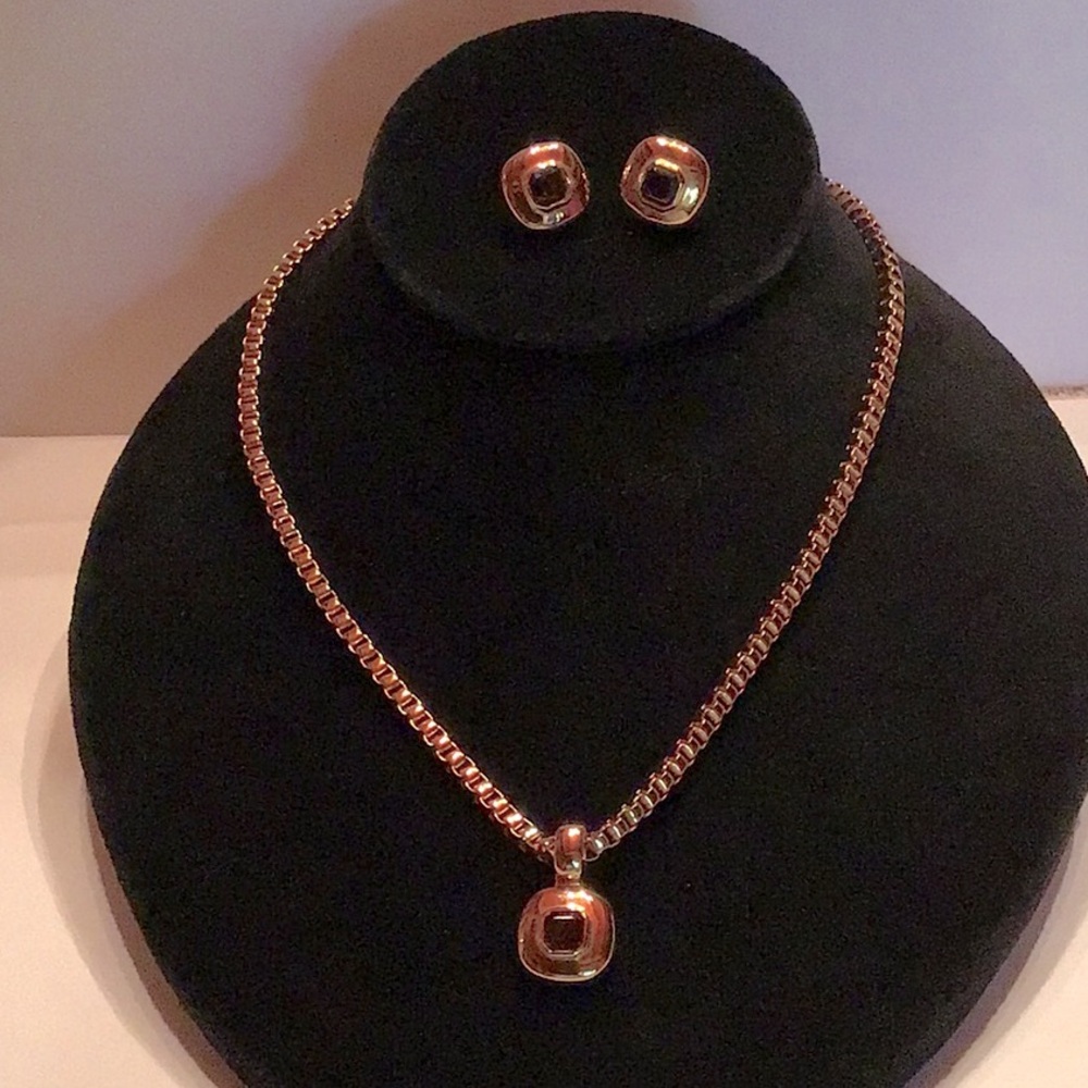 New High Fashion Necklace & post earring set. Goldtone w/ amethyst look stones